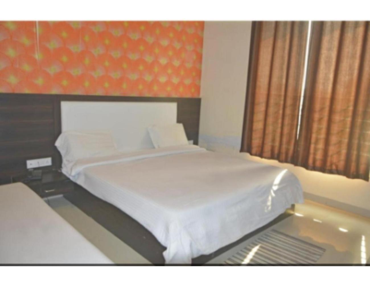 Hotel Fun N Food , Mandu Esterno foto