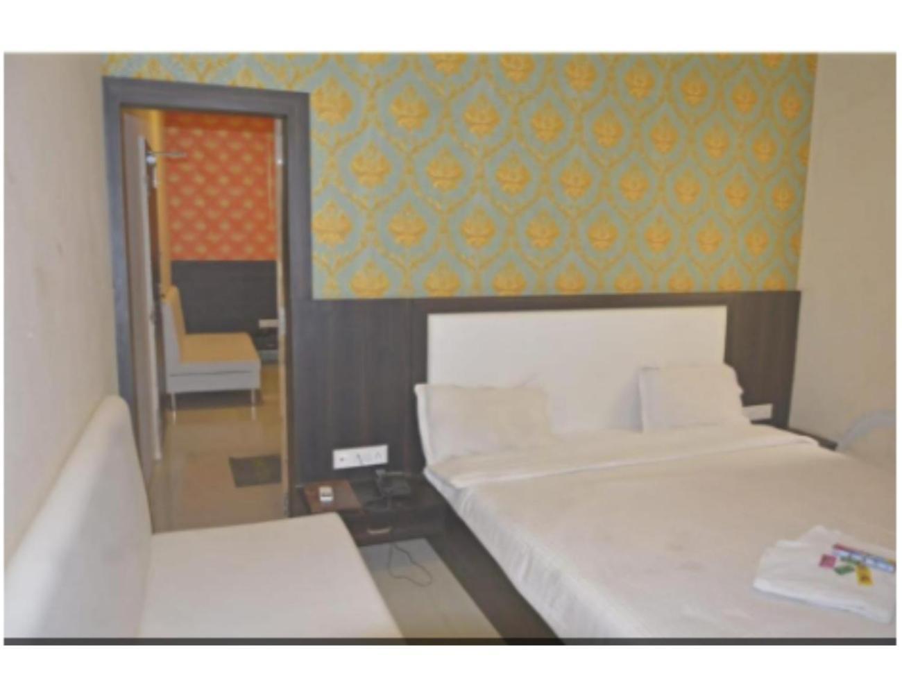 Hotel Fun N Food , Mandu Esterno foto