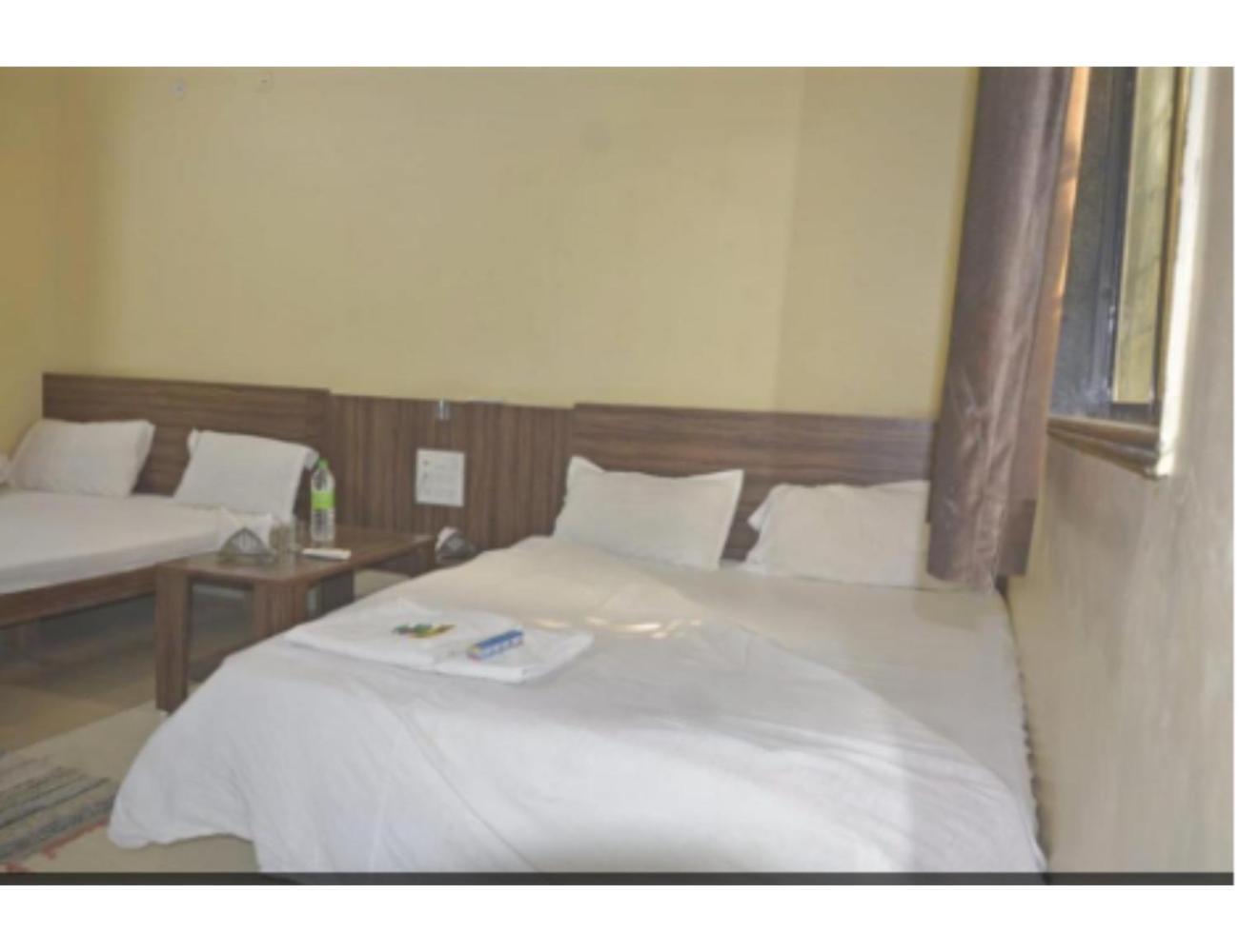 Hotel Fun N Food , Mandu Esterno foto