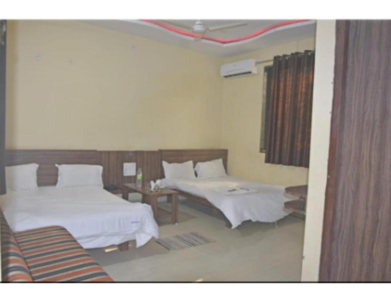 Hotel Fun N Food , Mandu Esterno foto