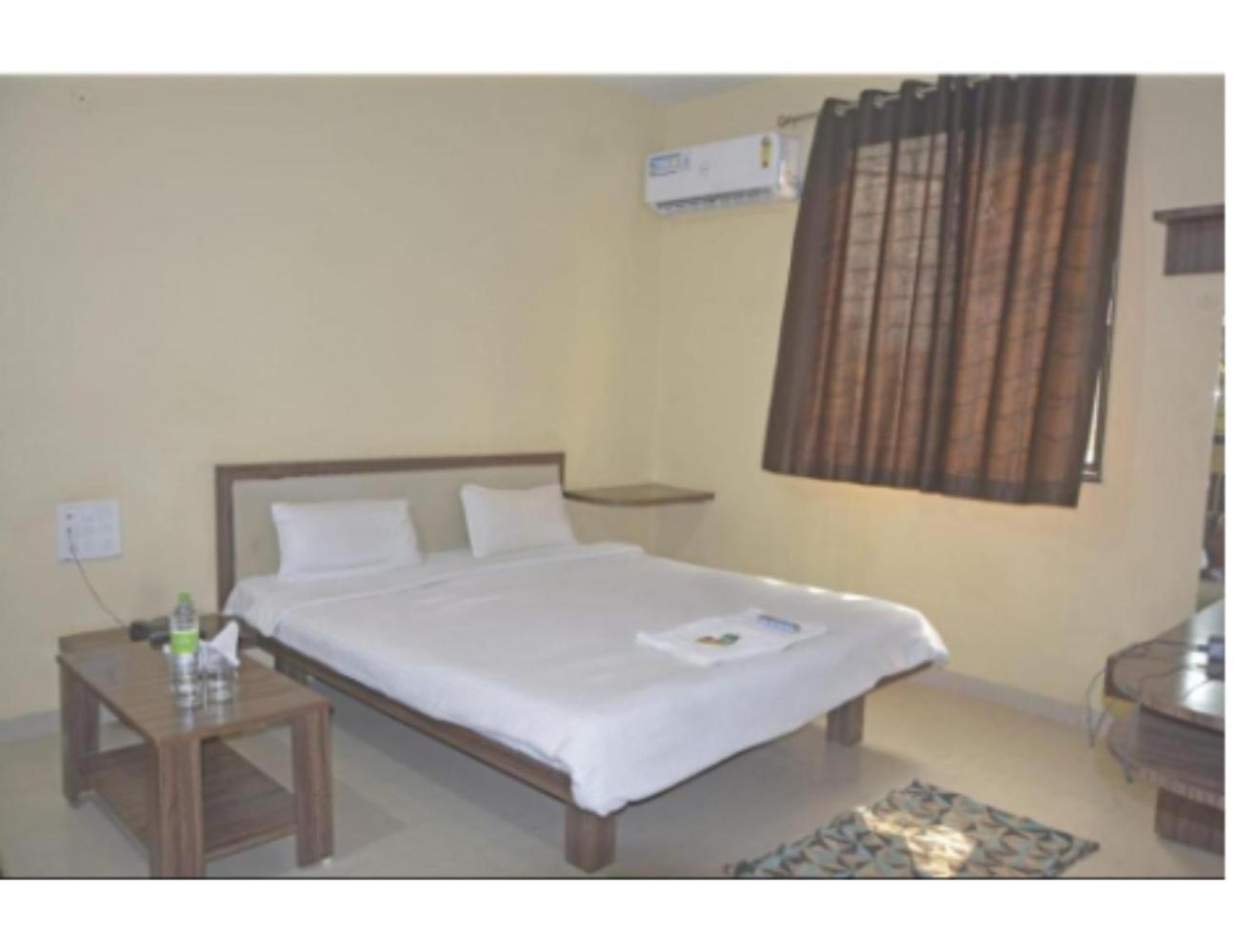 Hotel Fun N Food , Mandu Esterno foto