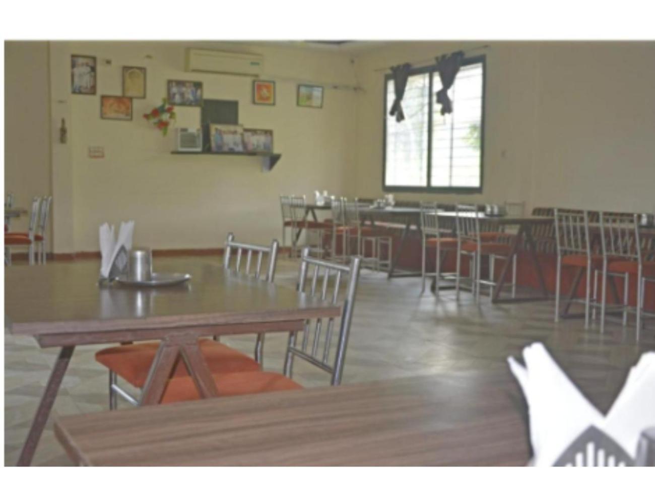 Hotel Fun N Food , Mandu Esterno foto
