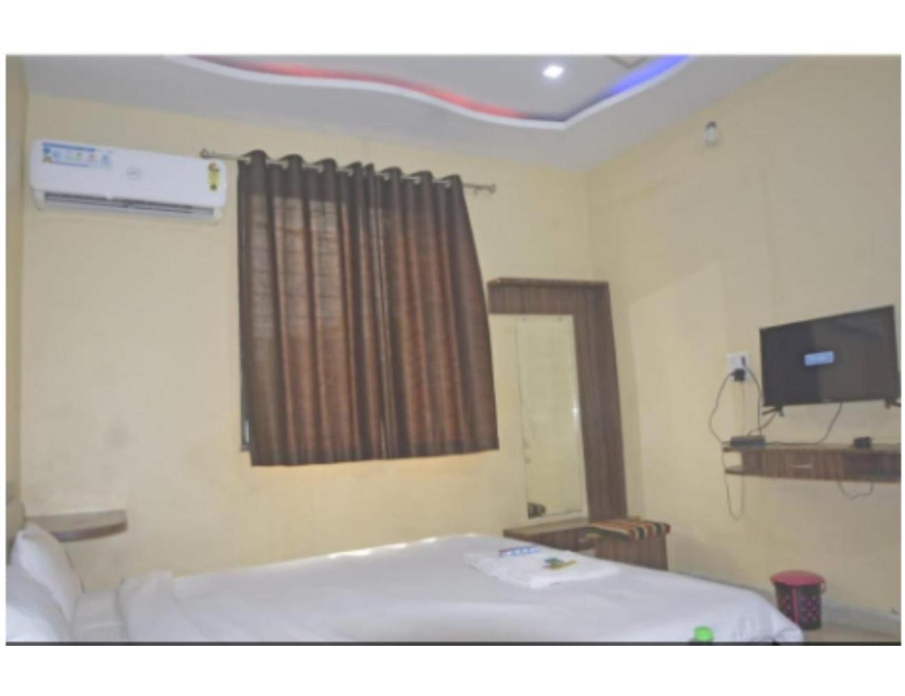 Hotel Fun N Food , Mandu Esterno foto