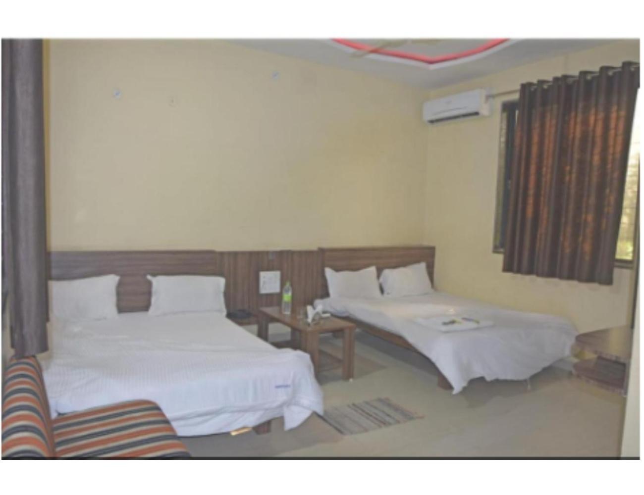 Hotel Fun N Food , Mandu Esterno foto
