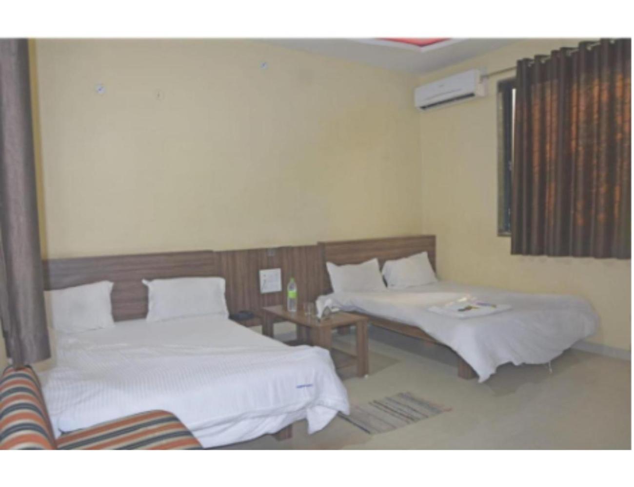 Hotel Fun N Food , Mandu Esterno foto
