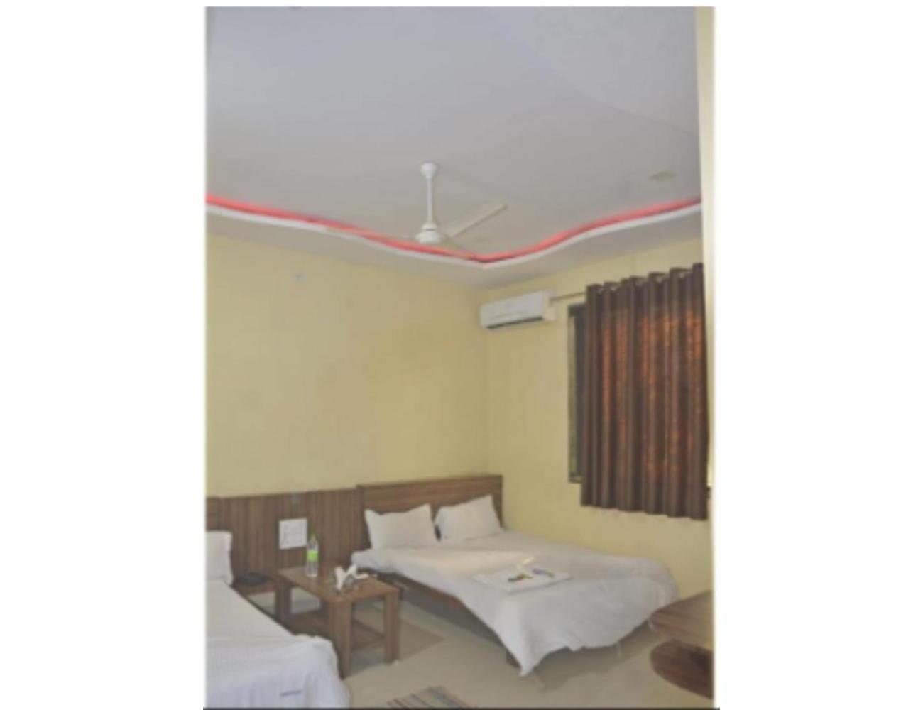Hotel Fun N Food , Mandu Esterno foto